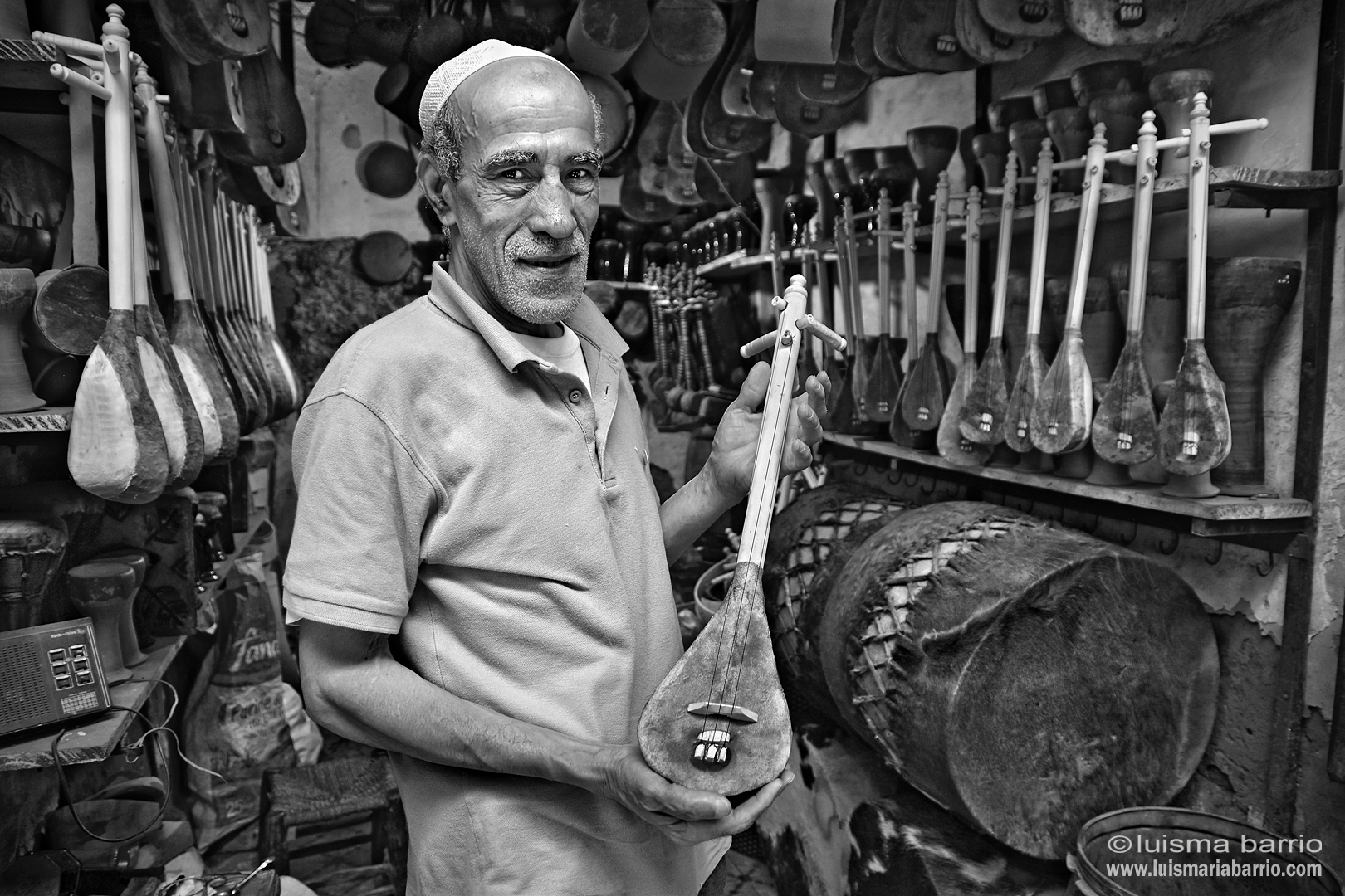 morocco marrakesh traditional work portrait